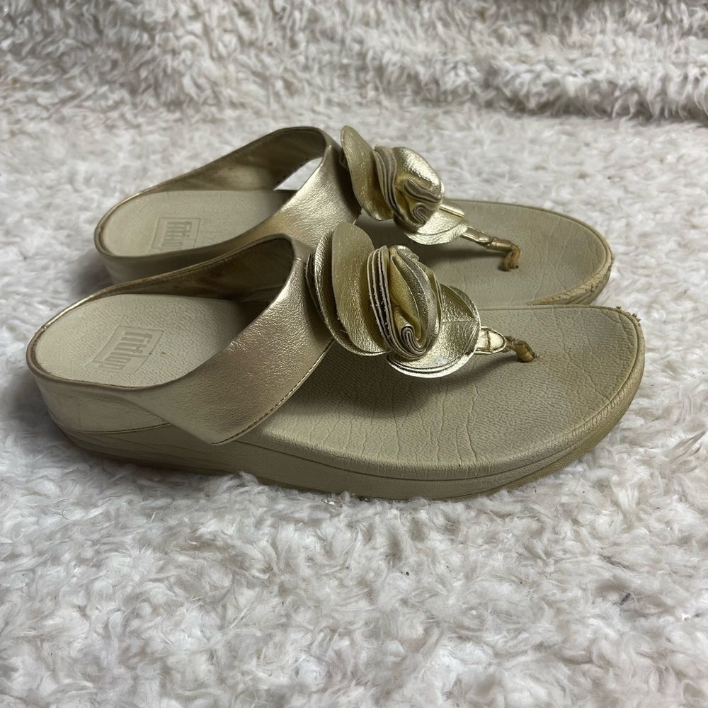 Fitflop Gold Flower Bloom wedge thong Sandals Size8